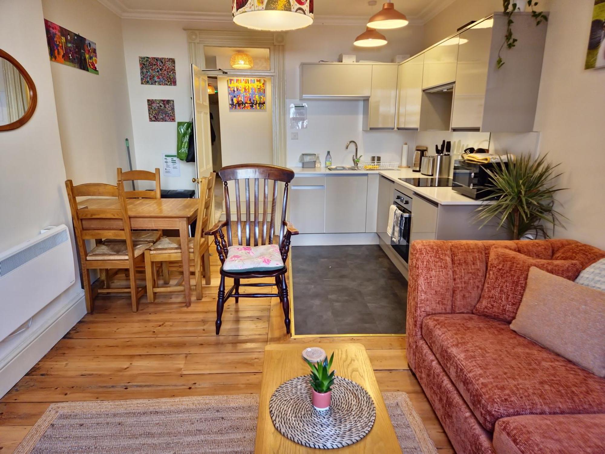 Central Gloucester Self-Catering Flat - A Hidden Gem Exterior photo